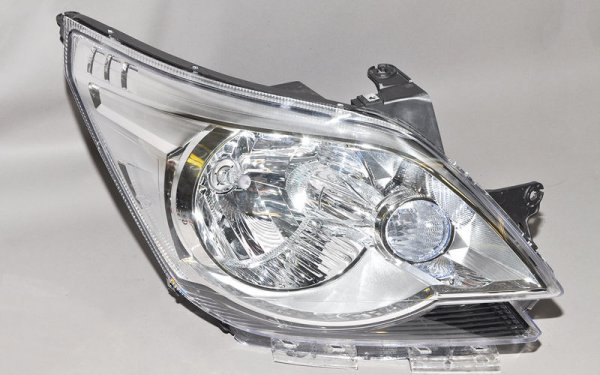 Масова политика е също фарът да е окомплектован и дори при малка пукнатина в покритието му да се наложи да смените всичко. Докато в миналото много модели, като Volvo 850 например, позволяваха само подмяна на стъклото, на съвсем ниска цена. 
