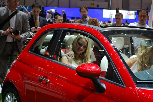 Женева 2009 / Fiat 500C 