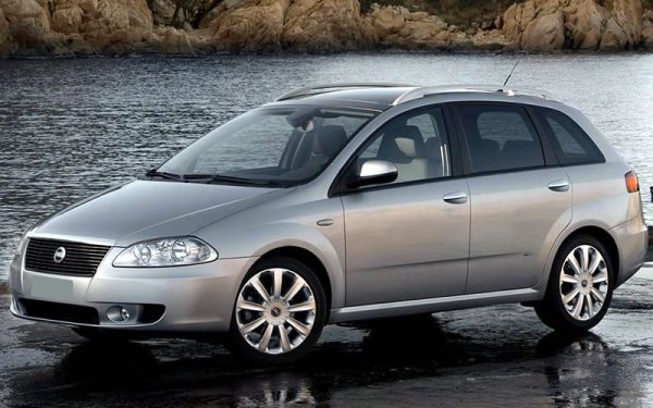 Този модел се появи на пазара през 2014 г. и беше позициониран като &bdquo;флагмански семеен автомобил&ldquo;. Той можеше да мине за кросоувър и дори за миниван, но всъщност изглеждаше доста странно и мнозина веднага го отхвърлиха като идея за евентуална покупка именно заради външния му вид, чиято яйцевидна форма също не помогна за увеличаване на популярността.