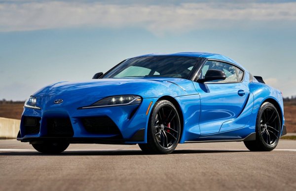 Всъщност, тези два автомобила са напълно идентични, като са оборудвани и с еднаква класическа автоматична скоростна кутия.

Двигател: 3.0 литра, редови с 6 цилиндъра и турбо

Трансмисия: 8-степенна автоматична с хидротрансформатор

Мощност: 340 к.с. при 5000-6500 об/мин

Максимален въртящ момент: 500 Нм при 1600-4500 об/мин

Ускорение от 0 до 100 км/ч: 4,3 секунди

Максимална скорост: 250 км/ч