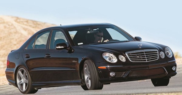 От началото на годината: 2817 регистрации
Mercedes печели надпреварата с BMW и Audi при представителните седани, въпреки че е дискусионно колко представителност е останала при някои от тези автомобили. Продължава да има внос включително и на първото поколение от средата на 90-те години. 