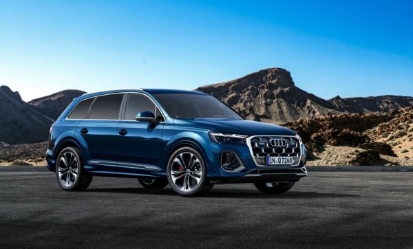 На българския пазар най-продаваната премиум марка е BMW, с 914 пласирани бройки за първите шест месеца (4% спад на годишна база). При Mercedes продажбите са 902, спад от 7 на сто, но тук са включени и модели извън премиум класа като Sprinter и Citan. Audi единствена от голямата тройка може да се похвали с растеж на българския пазар тази година, и то от цели 80% - до общо 686 регистрирани автомобила. 
