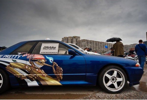 Снимки от фестивала "AEROграфии", който се провежда ежегодишно в Санкт Петербург. На него могат да се видят едни от най-интересните, изрисувани автомобили в Русия.