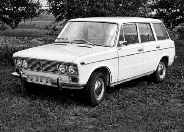 <p>Прототипите на руското автомобилостроене<br /><br />ВАЗ 2103 универсал от 1976 г.</p><br />
