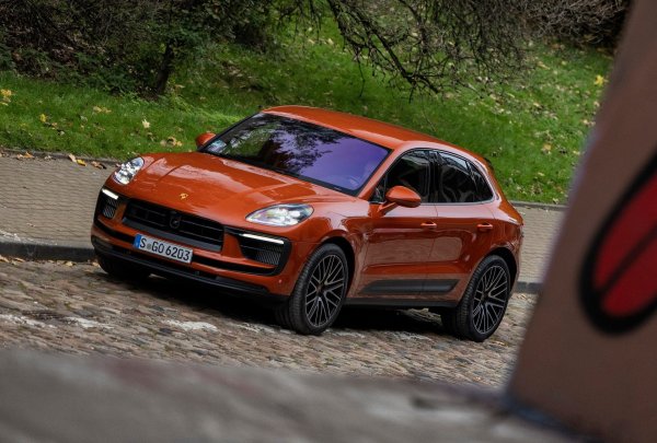 Ранна препродажба: 22.2%

Средна цена на нов автомобил: 77 727 долара
