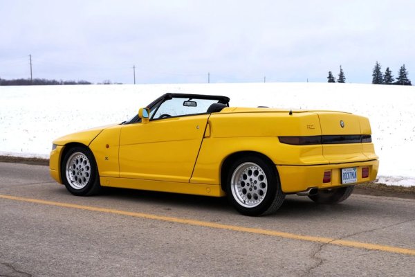 Моделът е съвместен проект на дизайнерските центрове на Alfa, Fiat и Zagato, интериорът е дело на Антонио Кастелана, но основната заслуга за запомнящия се външен вид е на главния дизайнер на Fiat Робер Опрон. Французинът е една от легендарните фигури в автомобилния дизайн, създател на модели за Citroen (като фейслифта на DS, SM и CX), Renault (Fuego, 9, 11, 25, Alpine A310) и Fiat. 
