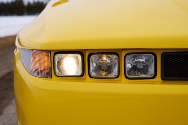 Със SZ Опрон за пръв път въвежда тройните предни светлини, които ще са характерна черта на Alfa през следващия четвърт век. Това е и една от първите коли изобщо, проектирани със софтуерните продукти Cam и Cad.