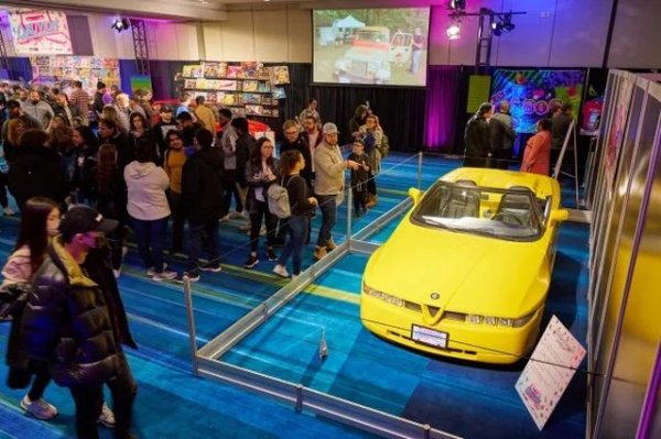 Прототипът на модела е представен на щанда на Zagato в Женева през пролетта на 1989. Малко след това започва и производството във фабриката на Zagato в Терацано ди Ро.
Снимката обаче е много по-скорошна - от едно изложение за класически автомобили в Канада през миналата година. 