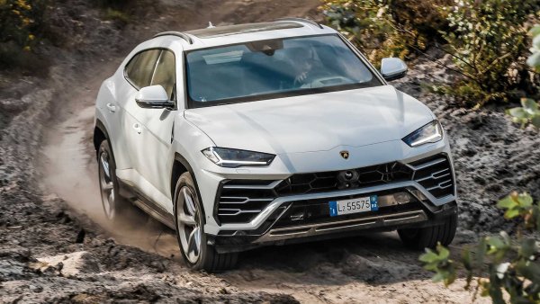 Цена: 233 263 долара

Urus S е отправната точка в SUV гамата на марката. Той разполага с 4,0-литров V8 с двойно турбо, изпомпващ 666 к.с. и 850 Нм. Това позволява на модела ускорение от 0 до 100 км/ч за 3,5 секунди и максимална скорост 306 км/ч. Още от пускането си на пазара през 2019 г. Urus пожъна огромен успех за Lamborghini. Компанията вече е продала над 20 000 бройки от модела, което прави SUV най-успешното предложение на марката досега.