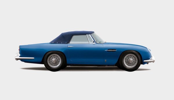 Тази конкретна бройка е от 1965 година, не се е снимала с агент 007, но има същото великолепно купе от италианската Touring Superleggera.