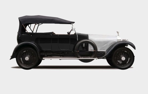 7.5-литровият двигател му дава максимална мощност от 50 конски сили и го прави една от най-бързите машини на епохата.