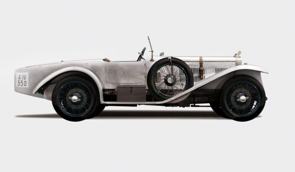 Този автомобил е от златната ера - 1925 година, с почти 8-литров двигател. 