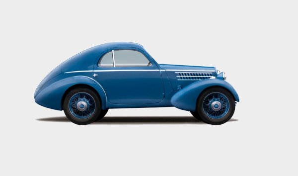 Двигателят е 4-цилиндров, с обем 995 куб. см.
