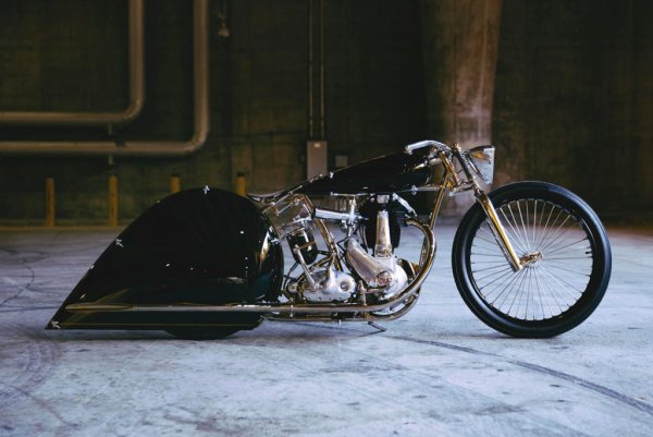 BSA500 в стил Delahaye от 30-те години