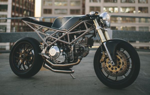 Ducatti M900 by Hazan