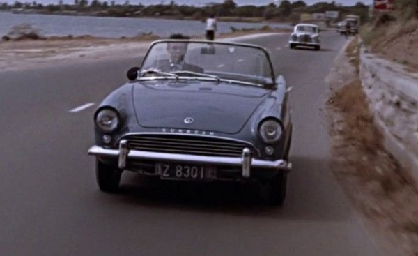 Първият автомобил на Джеймс Бонд е във фирма "Доктор Но" (1962 година), като е британски - кабриолет Sunbeam Alpine. Изборът му е напълно случаен, тъй като снимките са в Ямайка, където компактният роудстър с 1,5-литров атмосферен мотор с 4 цилиндъра се оказва най-атрактивното и най-спортно превозно средство на острова.