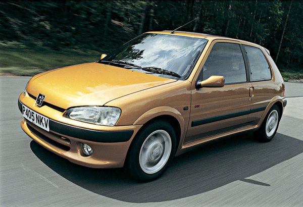 След фейслифта от 1996 г., Peugeot замени XSi варианта на 106 с нов, с по-спортен дух, наречен GTi. Той имаше 1,6-литров бензинов двигател, с 16 клапана, който развива 120 к.с. и е с по-малко радикална настройка от този на 106 Rallye. 