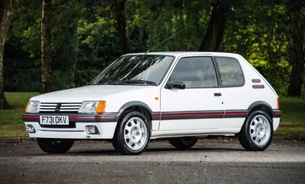 Без съмнение, наред с Golf, това е най-емблематичният модел със специалните 3 букви в името си. Peugeot 205 GTi  е класически спортен автомобил, чиито цени не спират да растат.  Лансиран през 1984 г. с 1,6-литров бензинов двигател с мощност 105 к.с., като няколко години по-късно моделът достига своя пик с 1,9-литров мотор със 130 к.с.