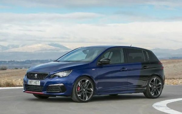 В момента 308 GTi е най-мощният модел, който френската марка продава. Но също така, благодарение на своята фино настроена динамика на шофиране, той се нарежда като един от най-добрите компактни автомобили на пазара. Въпреки че първоначално беше продаван и вариант с мощност 250 к.с., след последното обновяване бензиновият двигател с турбокомпресор THP се предлага с 270 к.с. 
