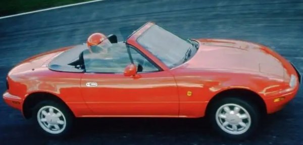 Lotus Elan очевидно беше вдъхновението за първата Mazda MX-5, като при създаването на модела японците се насочиха и към друга класика &ndash; джантите  Minilite. В Mazda обаче създадоха собствена версия, като им сложи 7 спици, докато тези на британсккя модел са с 8.

Японцине избраха този вид и дизайн на джантите заради лекото им тегло, което беше особено важно при проектиране на антомобила. Те също така възложиха на Dunlop да създаде специална по-лека гума, за да се възползва максимално от по-ниското  тегло на колелото, за да направи управлението на MX-5 още по-впечатляващо.