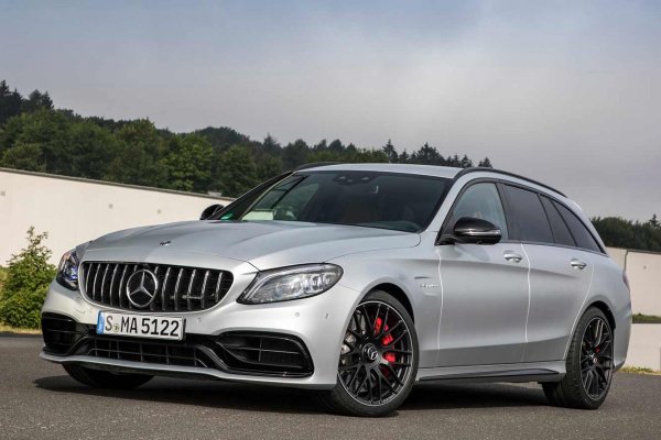 Следва модел, оборудван със същия двигател като предишния, развиващ обаче 510 коня и 700 Нм, който може да бъде счетен за изчезващ вид. Най-вероятно неговият наследник ще претърпи даунсайзинг и ще трябва да се задоволи с турбо "четворка". Тези, които обичат големите двигатели и имат пари, трябва да побързат. Ускорение от място до 100 км/ч - 4,1 сек.