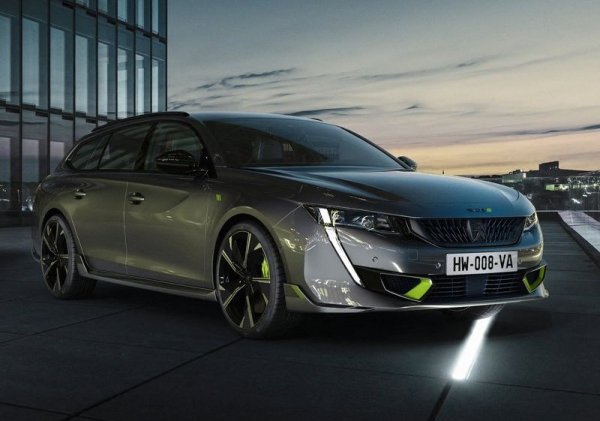 Очаквахте ли да френски модел в тази селекция? Тези от предишните снимки обаче вече ще трябва сериозно да се съобразяват с Peugeot. Представеното миналата седмица комби 508 SW PSE има 3 двигателя (1,6-литров бензин PureTech и електромотор на всяка ос). Общата мощност на системата е 500 коня и 520 Нм. Ускорението до 100 км/ч отнема 5,2 сек. Освен това моделът може да измине около 40 км само на ток.