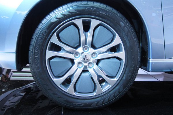 Токио 2011 - Mitsubishi PX-MiEV II