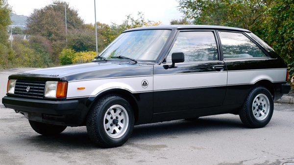 Започнал живота си като Chrysler Sunbeam, моделът сменил марката с Talbot, когато Peugeot купува европейския бизнес на американската компания. Но преди това, се появила и "наточената" версия Sunbeam Lotus, която била предвидена, за да може машината да получи хомологация за Световния рали шампионат. Тя, обаче, не била пусната на пазара, преди да бъде сменена марката с Talbot. Объркващо, нали?

За разлика от конвенционалния модел, който постигал едва 44 конски сили, тук бил внедрен двигател от Lotus с обем 2172 куб. см с мощност от над 250 "коня". Който донесъл и титлата за конструкторите във WRC през 1981 година.
