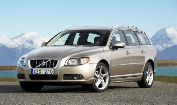 Общо проверките са засекли скрит пробег от 7.7 милиарда километра - доста повече от разстоянието между Земята и Плутон. Абсолютният рекорд се пада на едно Volvo V70, при което проверката е установила манипулиране на километража с цели 450,000 километра. Затова имайте едно наум, когато ви попадне оферта за автомобил на 15 и повече години със 128,000 км пробег. 
