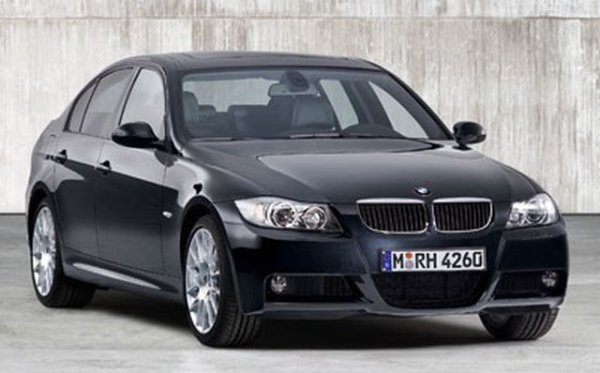 Баварците водят и по още един показател: най-много проверки на сервизната история се падат на техни модели - 14.7% от всички. Следват Volkswagen (14.3%), Audi (11.9%), Mercedes-Benz (8.4%) и Ford (5%).
При отделните модели най-проучван е бил Volkswagen Golf (4.91% от всички), пред BMW 3 Series (4.89%), Volkswagen Passat (3.8%), BMW 5 Series (3.7%) и Audi A4 (3.5%). 