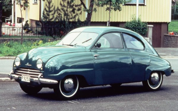 В SAAB се заемат с производството на автомобили, след като вече компанията има сериозен опит в създаването на самолети и инженерите й са много напред с аеродинамиката. 92 се появява през декември 1949 и е доказателство за това.
