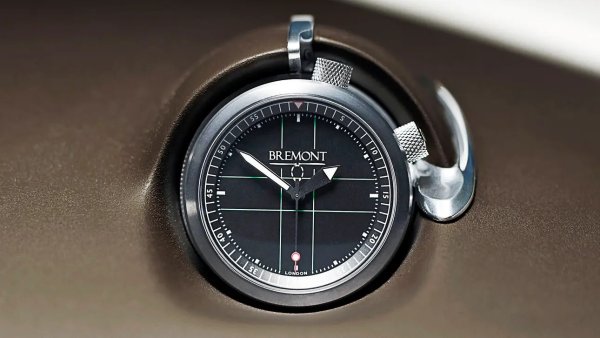 Британската часовникарска фирма Bremont има продължително партньорство с Jaguar, и в миналото е създавала специални серии часовници в чест на емблематични автомобили като D-Type и E-Type. Но началото бе поставено през 2010 с този единствен по рода си часовник за единствен по рода си автомобил - хибридния концептуален модел C-X75. Часовникът е механичен, но за разлика от този на Bentley Bentayga, той не се нуждае от навиване - това става автоматично при ускорение и спиране. 
