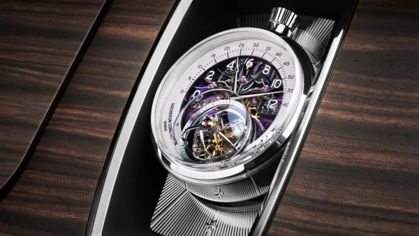 През миналата година Rolls-Royce подобри собствения си рекорд за най-скъп автомобил с нова свръхлимитирана серия, наречена Droptail. Този път за часовника бе поканено друго митично швейцарско ателие - Vacheron Constantin. Amethyst бе вторият от четирите произведени автомобила, наречен (и декориран) в чест на полускъпоценния камък, който се пада зодиакален за сина на купувача на автомобила. Стилистиката е запазена и в удивителния Les Cabinotiers Armillary Tourbillon - един от най-сложните часовници, създавани някога. Минутите се отброяват само в горната част на циферблата - отиват от 0 до 60 и после се връщат на нула. 
