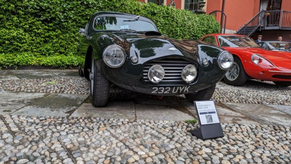 Frazer-Nash бе британски производител на спортни автомобили от периода между двете световни войни - и също вносител на BMW за Великобритания. Затова не е чудно, че след Втората световна война компанията се опита отново да предлага малки спортни коли, използвайки мощните двигатели от машини като BMW 328. През 1949 автомобил на марката зае третото място в Льо Ман, а през 1951 дори успя да спечели легендарното "Тарга Флорио" в Сицилия. 