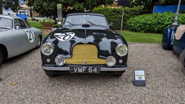 Но колата от Вила д'Eсте не е просто рядка - тя е уникална. Познавачите я познават по регистрационния номер - VMF 64. Това е първата от петте бройки, създадени за собствения състезателен тим на компанията, и е печелила по два пъти своя клас в Льо Ман и Mille Miglia. След това е карана лично от шефа на компанията Дейвид Браун, преди той да бъде убеден да я продаде на един братовчед на кралица Елизабет II.