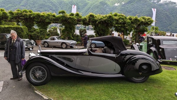 Вече над половин век тази британска компания съществува само като производител на бронирани машини. Но ето един спомен за времето, когато е създавала и някои от най-луксозните автомобили в света. Speed 25 e произвеждан в много малка серия в края на 30-те години, а SC е още по-рядката му върхова версия с 4.3-литров шестцилиндров мотор, развиващ 137 конски сили. 
