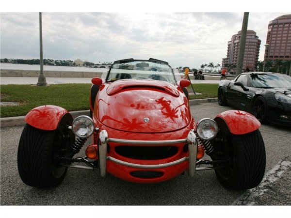 Мощността се равнява на 308 к.с. и позволява ускорение от място до 100 км/ч. за 4.5 сек.