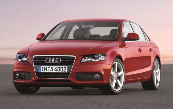 Спрямо 2024: -1%
Минималният спад при А4 се изразява в 18 регистрации по-малко, отколкото през същия период на 2024. От тези 2910 бройки, 1036 се падат на комбито Avant, и още 129 - на версията Allroad. 

