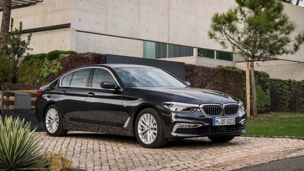 Подобно на много от автомобилите, включени в този списък, и този е създаден с цел постигане на намалени емисии на CO2. Седанът е прекарал доста време в аеродинамичен тунел, за да успее. Поставени са му активните капаци на решетката, а освен това има и подобрения по джантите. Проблемът е единствено в голямата му предница, иначе този резултат можеше да бъде още по-добър.
