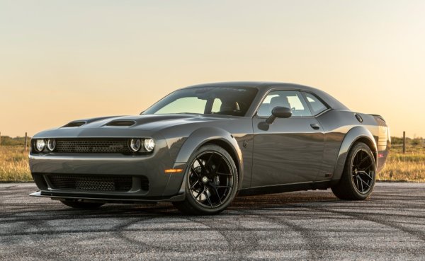 Ателието Hennessey представи финални Dodge Challenger и Charger с двигател Hellcat V8. По този начин се отдава почит на легендарния мотор, който отива в историята. Купето и седанът получават модифициран 6,2-литров V8, който след модернизация произвежда 1028 к.с. и 1285 Нм. 
