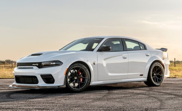 Автомобилите могат да ускорят до 60 мили в час (96,6 км/ч) за 2,8 секунди и да изминат четвърт миля (402 метра) за 9,9 секунди, достигайки приблизително 227 километра в час.