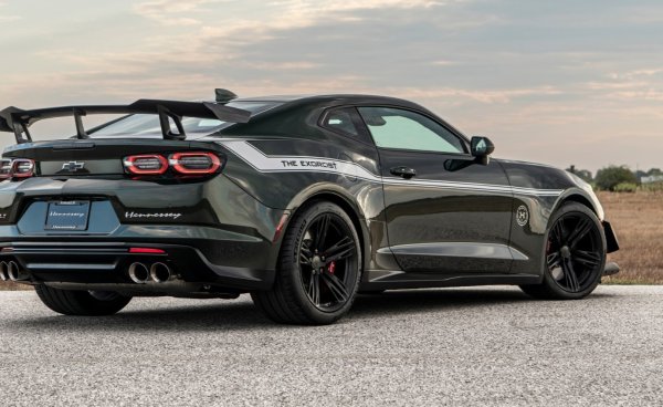 Новият продукт получава черно-бяла цветова схема, специални емблеми на изданието и кръгли стикери с името на версията. Под капака ще има табелка с името &bdquo;Final Edition X of 57&ldquo; със серийния номер на копието. Няма други разлики от стандартния Exorcist, който е на базата на версията ZL1.
