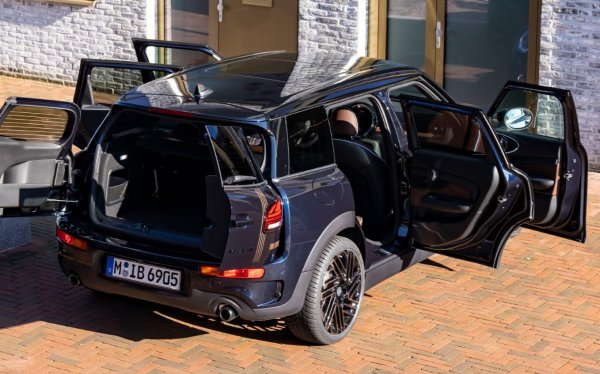 Специалната версия ще има тираж от 1969 бройки: това е препратка към годината на нейния пазарен дебют. През 2007 г. моделът беше възроден, а през 2015 г. влезе в ново поколение. 
