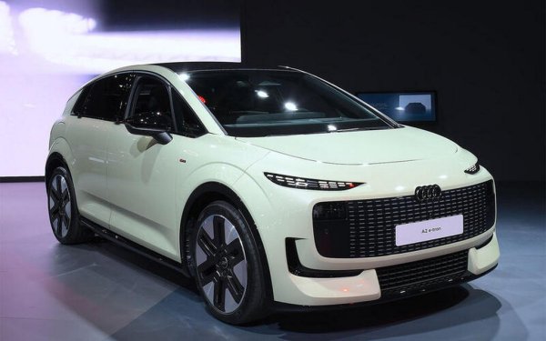 Както и почти всички останали, Audi предпочете да не оставя премиерата си за наситения със събития първи ден на салона, и свали покривалото от новото А2 седмица по-рано. 
Моделът черпи доста вдъхновение за дизайна си от оригиналното А2 от 1999 - един от най-интелигентно проектираните, но и най-недооценени автомобили на епохата. Задвижването обаче е електрическо, а платформата идва от Volkswagen ID.3 Neo. 
