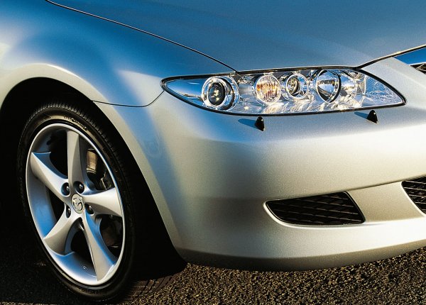 Ходовата част на Mazda6 е доста сложна, тъй като на предната ос на автомобила има по 3 носача – два долни и един горен, а на задната са по четири. Като цяло тези елементи са здрави и доста надеждни, така че дори след 150 000 км пробег автомобилът може да бъде с оригиналните си детайли.