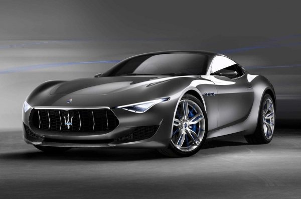 Доста време мина между концепта с това име, представен през 2014, и реалната кола. Но чакането вероятно ще си струва - много е възможно това да е най-красивата кола през тази година, а 2.9-литровият V6 от Ferrari ще я направи и една от най-бързите извън хиперсегмента. Alfieri ще има и плъг-ин хибридна версия с три електромотора. 
