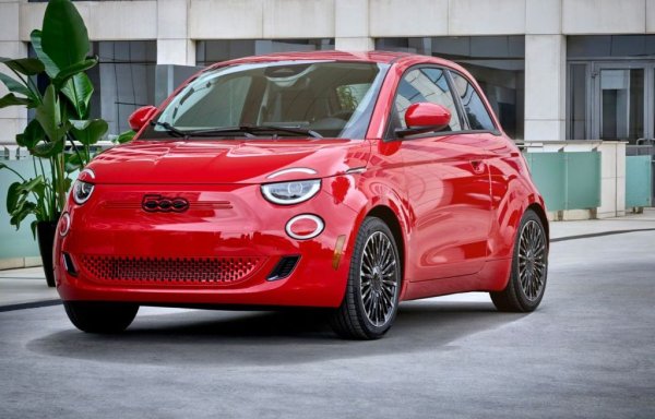 Италианската марка отчита ръст доста под средния за пазара - само 2%, и закономерно продължава да губи пазарен дял. 

