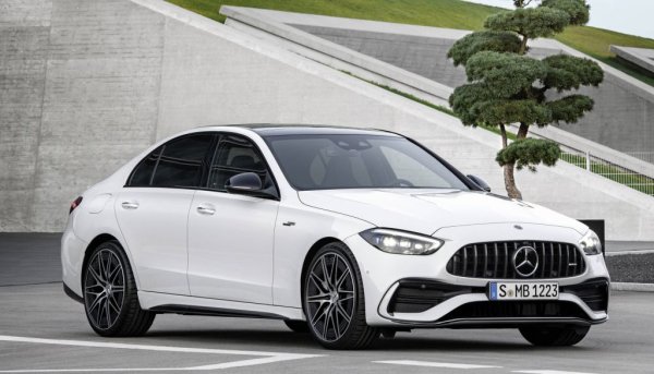 Доминираното от икономисти и счетоводители ръководство на Mercedes реши да вдигне доста цените на по-достъпните си модели, което може и да се отразява благоприятно на приходите - ще разбере съвсем скоро - но не е добре за продажбите. Регистрациите са спаднали с 6.3% на годишна база. 
