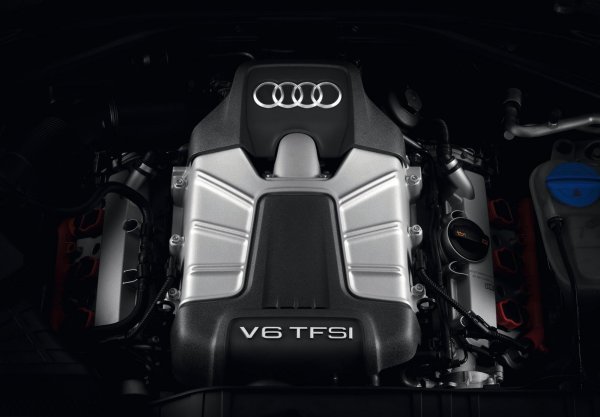 Бензиновият V6 3.0 TFSI се поставя на Audi Q5 след фейслифта. Този мотор се оказва много термично натоварен, което до голяма степен се улеснява от инсталирането на задвижващ компресор на Eaton с два интеркулера в основата на блока. Прегряването обикновено води до износване на цилиндрите.

Двигателят е много капризен към състоянието на системата за охлаждане, в която слабото място е термостатът. Той често отказва при пробег от 60 000 - 80 000 км. Затова специалистите препоръчват той да бъде заменен с по-ниско температурен.
