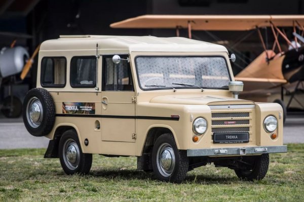 Може и да не ви се вярва, но историята на чешките SUV модели съвсем не започва с Yeti. Още през 1966 се появява пионерът Trekka - силно вдъхновен от Land Rover и произвеждан не в Чехия, а в Нова Зеландия. 
Всъщност Trekka е разработен от Skoda и от новозеландския й търговски представител Motor Industries International за нуждите на тамошните овцевъди. 

